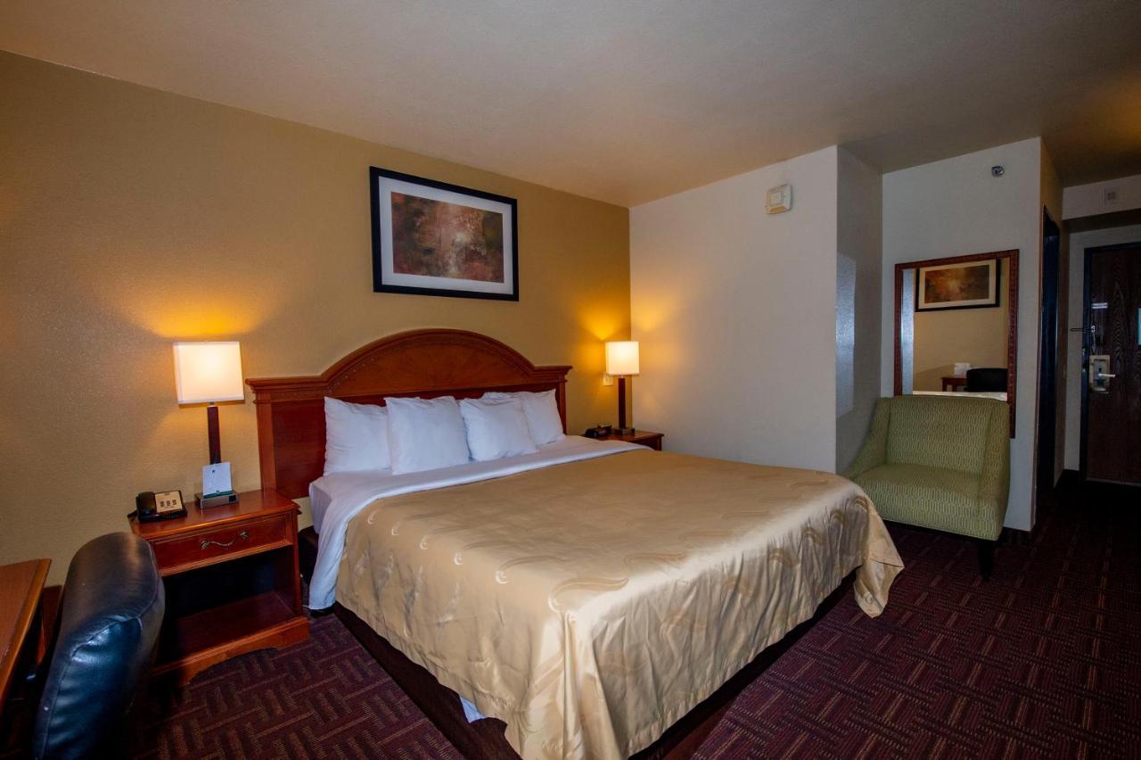 Quality Inn Colorado Springs South Экстерьер фото